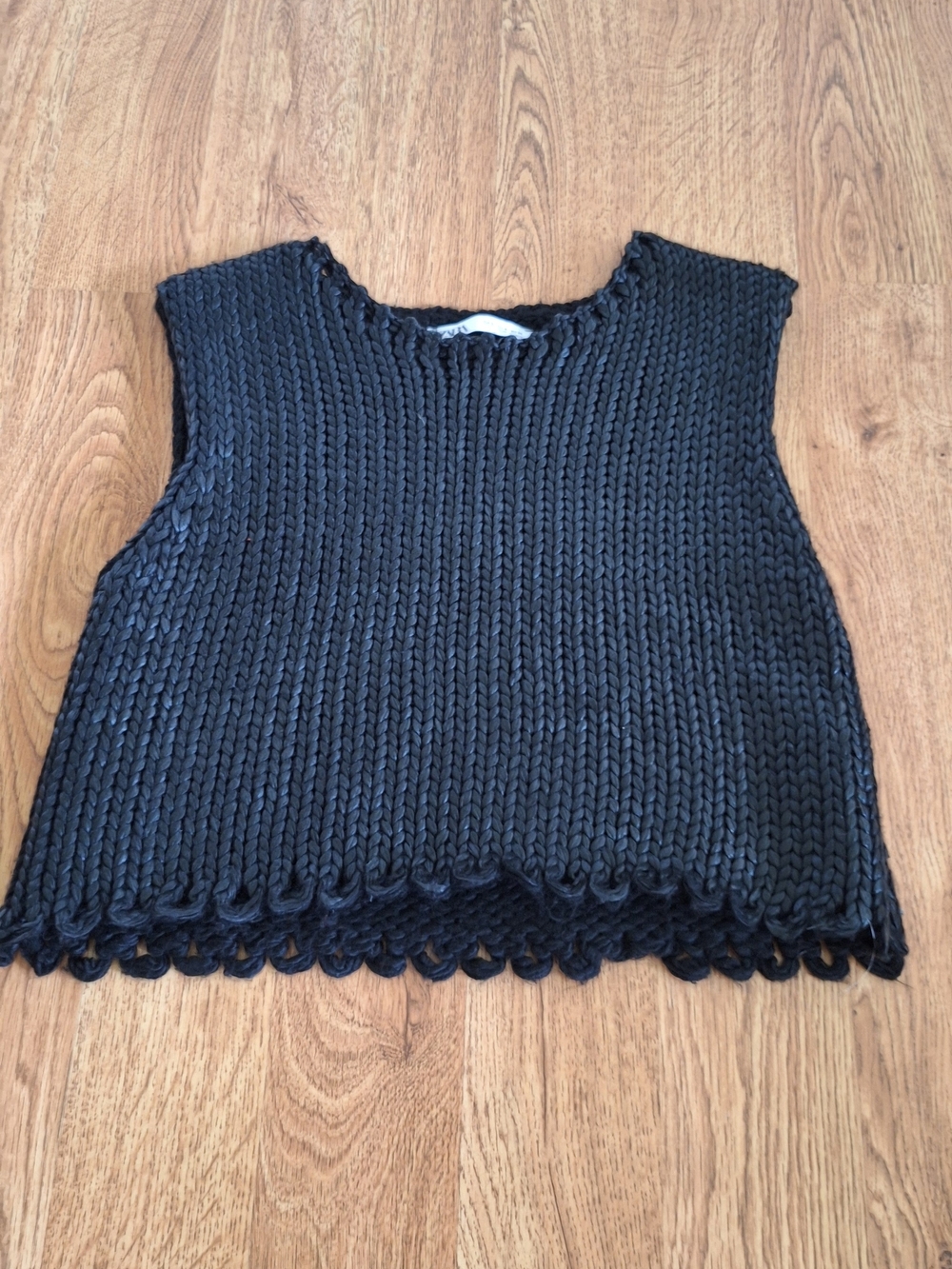Hand-Knit Black Cropped Tank Top Zara Black Heavy Chunky Knit Crop Tank Top (S)